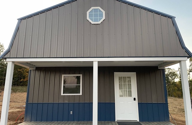 Blue Cabin in the woods close to Whiteman AF Base and Univ. of Central Missouri