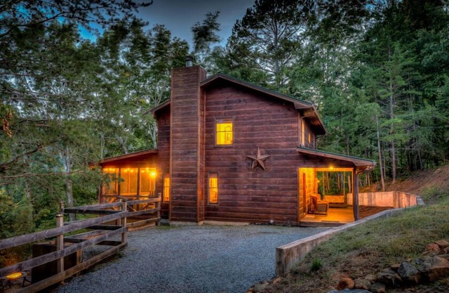 Blue Chase Lodge- Pet Friendly | Overlooks Lake Blue Ridge | Screened Porch