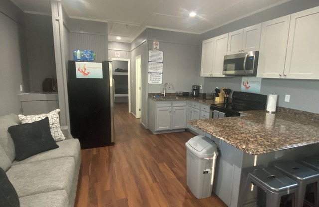 Blue crab house boat,Wi-Fi,Ice machine,sleeps 8,perfect place to fish