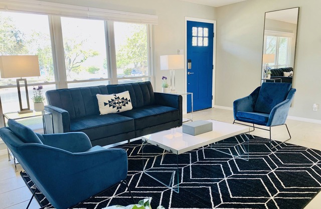 Blue-Door @Maywood - Modern Spaces