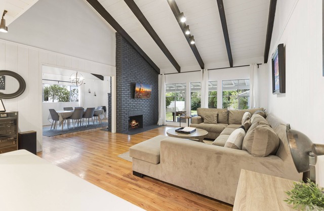 Blue Door Oasis 5 min from Universal and Hollywood