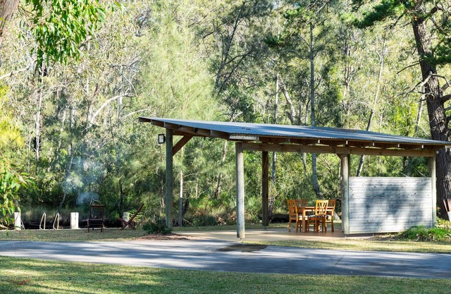 Blue Gum - Tranquil bush cottage on waterfront acreage with boat ramp