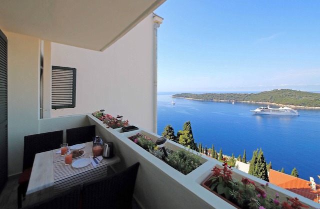 Blue Harmony Sea View Apartment