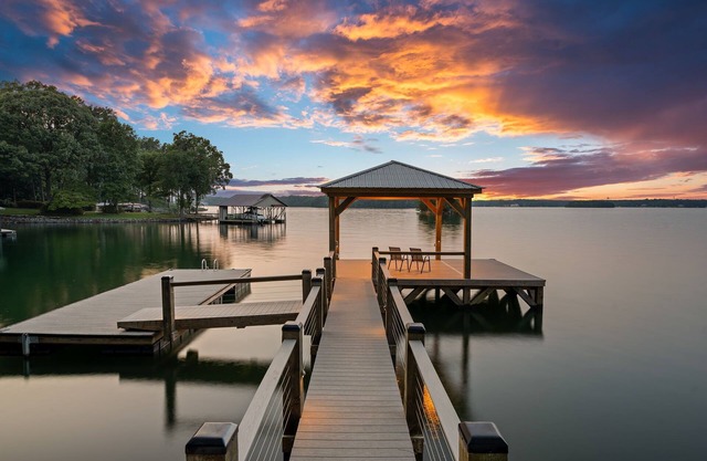 Blue Heron Bliss by SoCharm | Waterfront Retreat