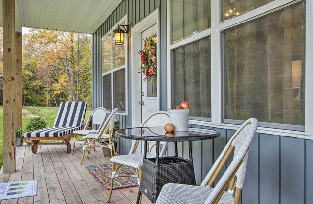 ‘Blue Heron’ Brodheadsville Cottage: Hike & Ski!