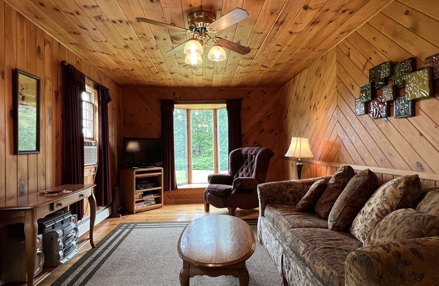 Blue Heron, Goodyear Lake, Great fishing and paddle sports, large private yard