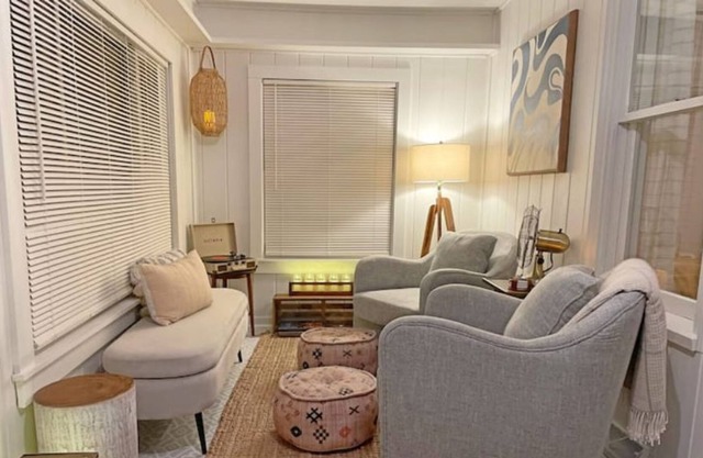 Blue Honey Lakeside Cottage (No Cleaning Fees)