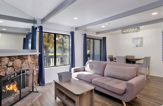 Blue Jay Getaway Lakeside Boulder Bay Townhouse