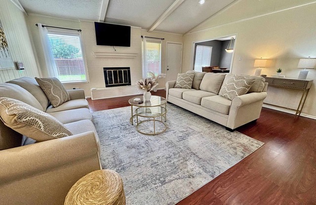 Blue Jay's Magnolia - 3BR 2BA - Family Friendly
