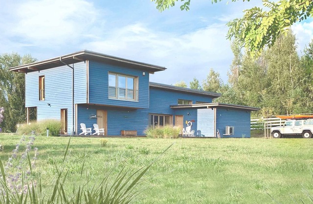 Blue Lakehouse for 4 people (50 m from the lake)