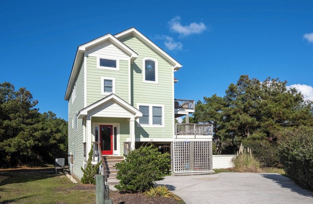 Blue Mermaid: Large Private Pool, Hot Tub, Close to Beach