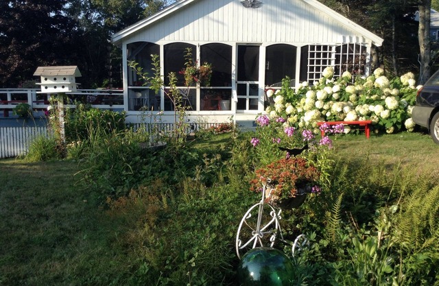 Blue Moon Cottage near scenic Pemaquid Point Lighthouse 2 Bedrooms Ocean View