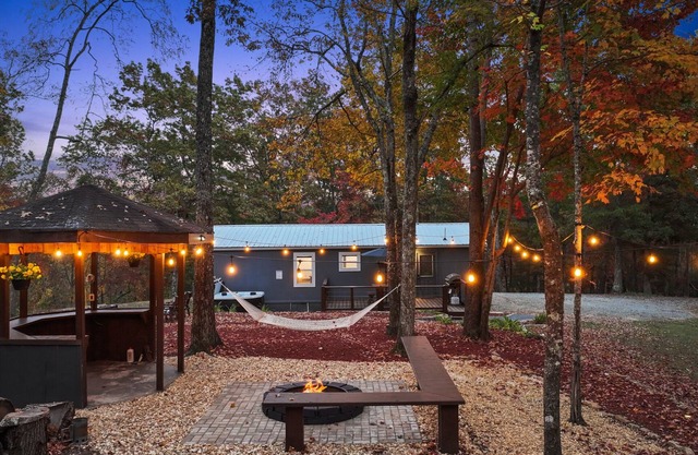 Blue Ridge Casita – Private Hot Tub & Sauna Retreat Fire Pit & Seasonal Views