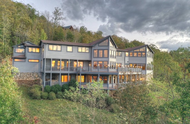 Blue Ridge Luxury Lodge | 9BR | Stunning Views | Ideal for Retreats & Getaways