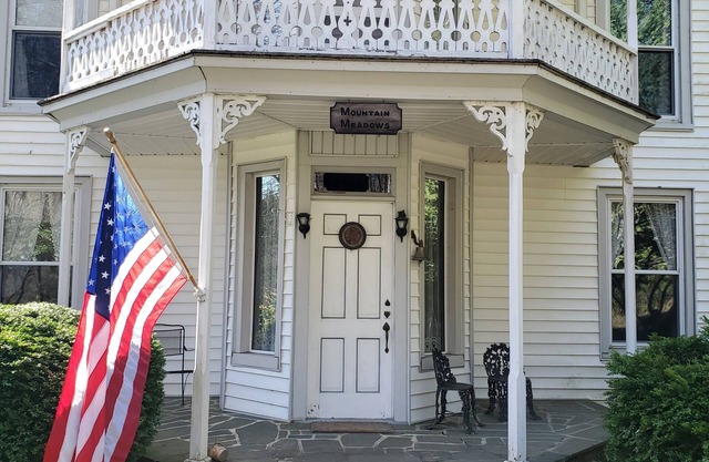 Blue Ridge Parkway Meadows of Dan; Fresh Air, Quiet, Lakeview, pet-Friendly