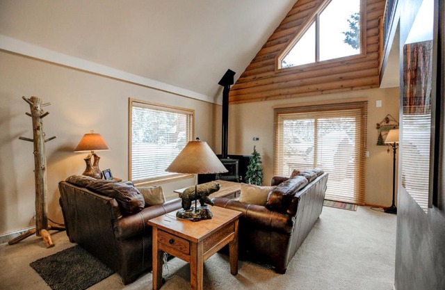 Blue River Escape Home - Peaceful - On River