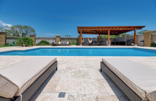 Blue Sea Condo. located just 5 min from one of the best beach areas in Roatan.