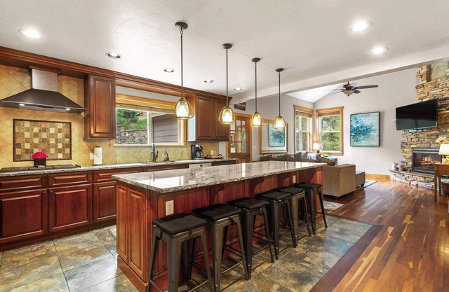 Blue Sky Lodge - Spacious 5BR Lodge