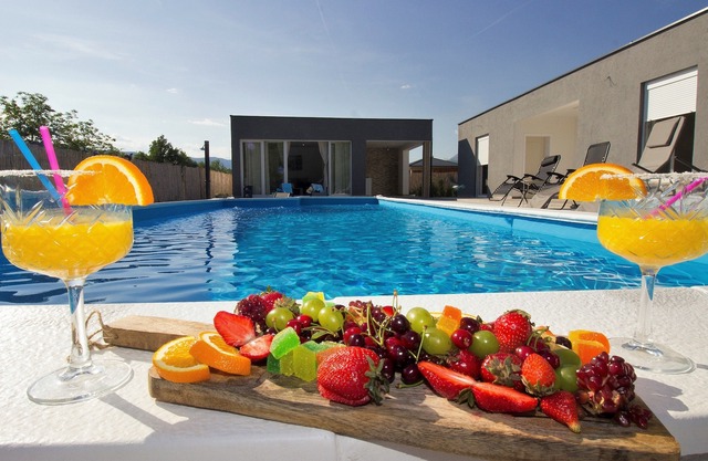 Blue Sky Villa - with private pool