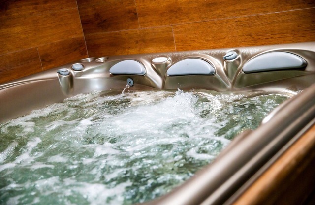 BLUE SPA Suite 2 pers JACCUZZI AND PRIVATE HAMMAM, breakfasts and SPA access