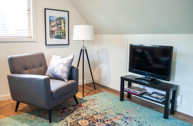 Blue Spruce Guest Suite 1 bdrm - Maintown Fernie