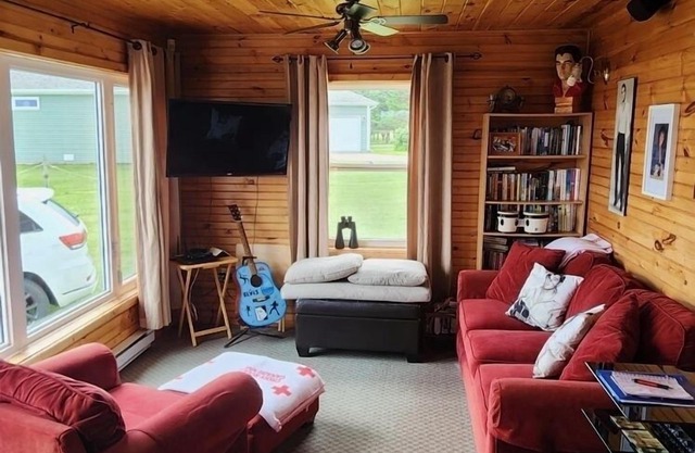 "Blue Suede View" cottage overlooking the Northumberland Strait