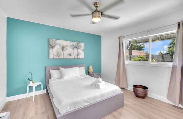 Blue Wave Bungalow 1/1 | Stylish Retreat