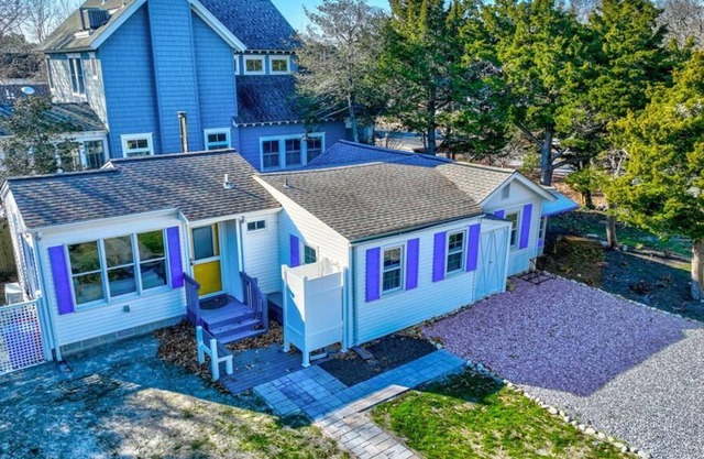 Blue Willow Cottage at 513 Cape