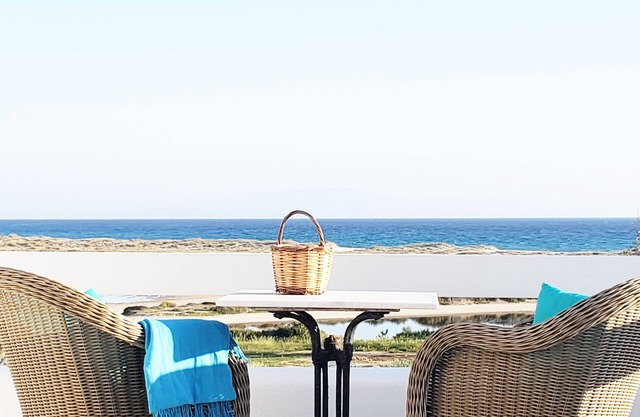 Blueberry Villa: 3 bedrooms + Hot tub, stunning beach view, sleeps 6