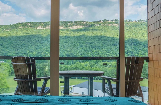 Bluebird Cabin | Views, Fire pit, Outdoor Kitchen