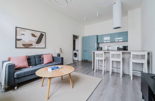 Blueground | Žižkov, renovated, nr universities (PRG-35)