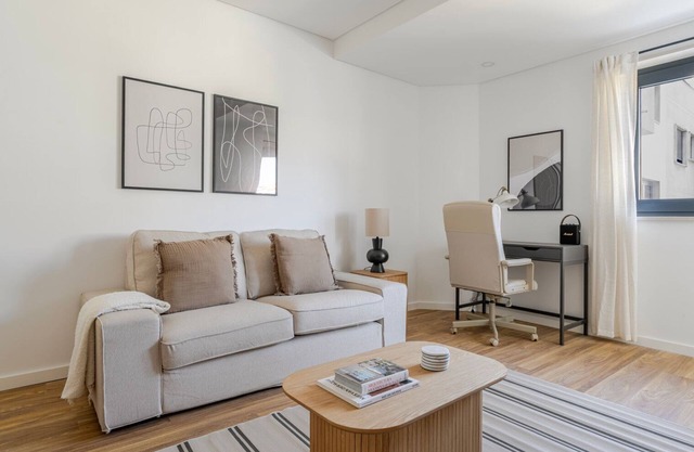 Blueground | Alvalade, balcony, nr Campo Pequeno