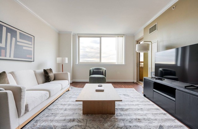 Blueground | Ballston, pool, nr Arlington Cemetery