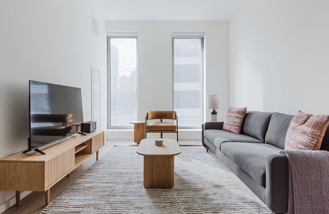 Blueground | Clinton Hill, pool, gym & AC, nr park