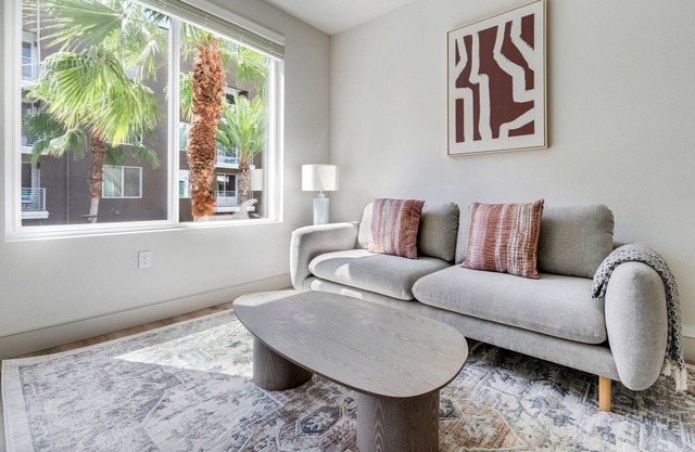 Blueground | East Industrial, pool, nr Coyote Hills