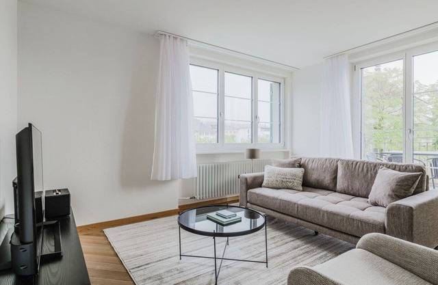 Blueground | Küsnacht, w/d, furniture & decor