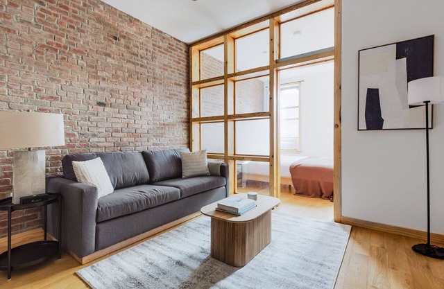 Blueground | SoHo 1bd apartment