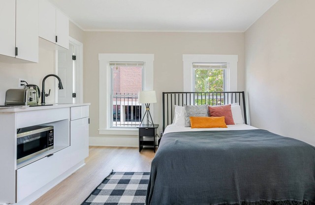 Blueground | South Boston, washer, nr Castle Island