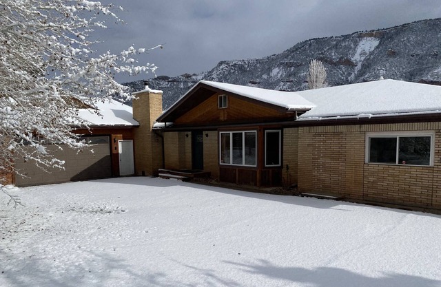 Bluff House, Comfort & old West charm for Durango group & family stays