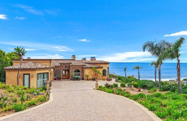 Bluff Property - Compound w/Infinity Pool, Ocean Views & Guest House