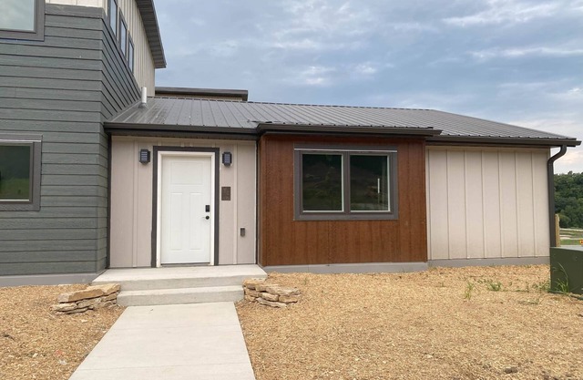 Bluffside Gardens Redbud Series Unit 1A