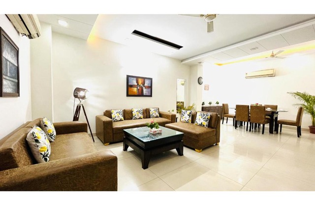 BluO 2BHK - Greater Kailash Lift Balcony Parking