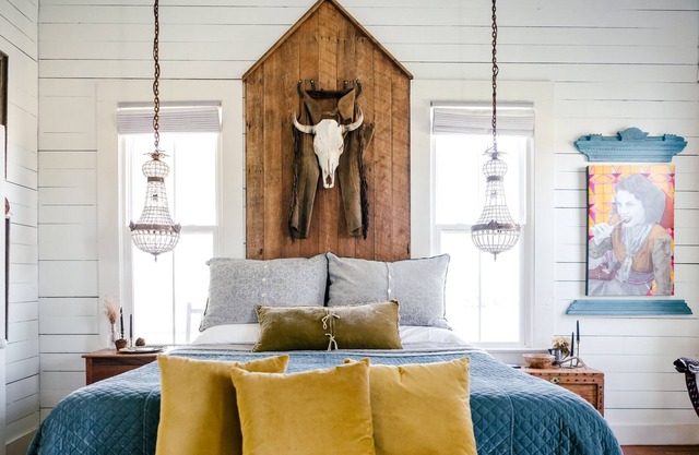 BNR Farmstead- The Farmhouse + 15 min from Round Top!