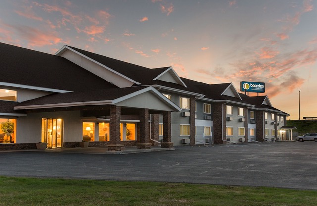 Boarders Inn & Suites by Cobblestone Hotels - Superior Duluth