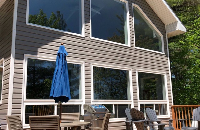 Boat Access Cottage on Buck Lake, 25 minutes N of Kingston ON