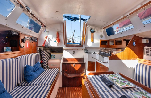 Boat 'En El Corazón Del Puerto' with Sea View, Wi-Fi and Air Conditioning