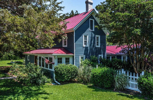 Boaters Paradise! Large Fenced in Yard - Relax on Island Time in Private Pool!