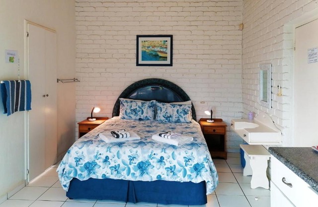 Boathouse Bed and Biscuit - Upper Deck