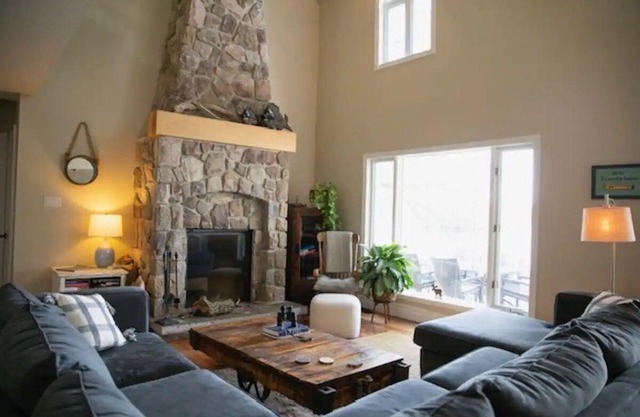 Bobcaygeon Lakefront Stone Cottage