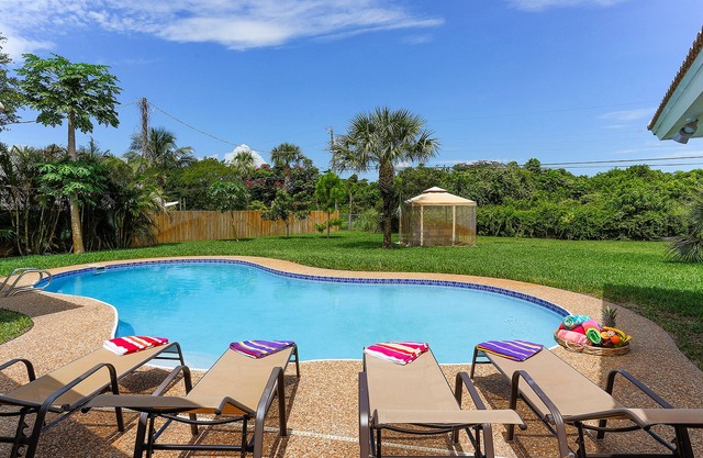 Boca Oasis: Heated Pool, Sleeps 12, 10 mins 2 beach, Fast 3.5 block walk to Shul